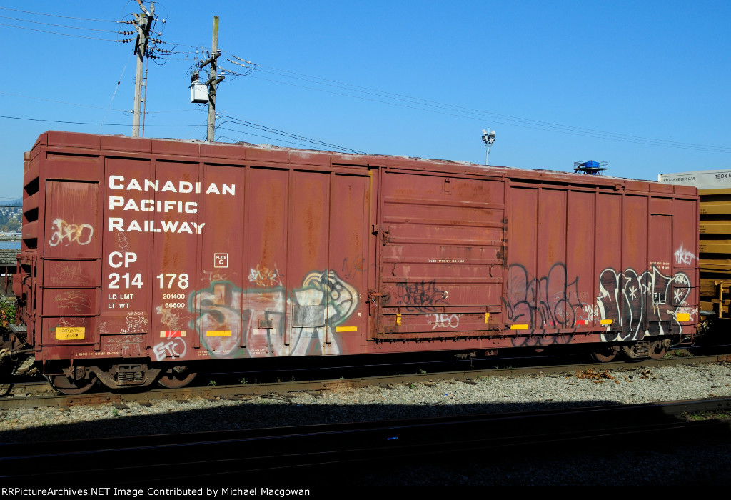 CP 214178 50-6 ft Single Door Boxcar (side A)